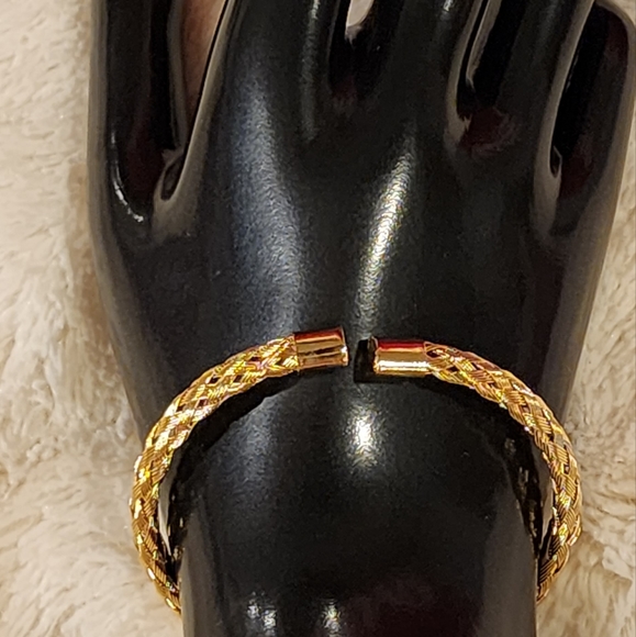 Stainless Steel Goldtone or Silvertone weaved bangle bracelet - Picture 5 of 16